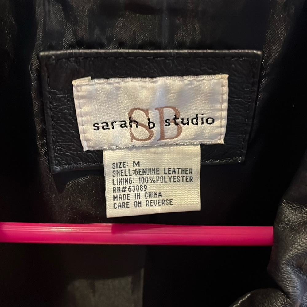 Genuine leather jacket, M zip up with front pockets. Black